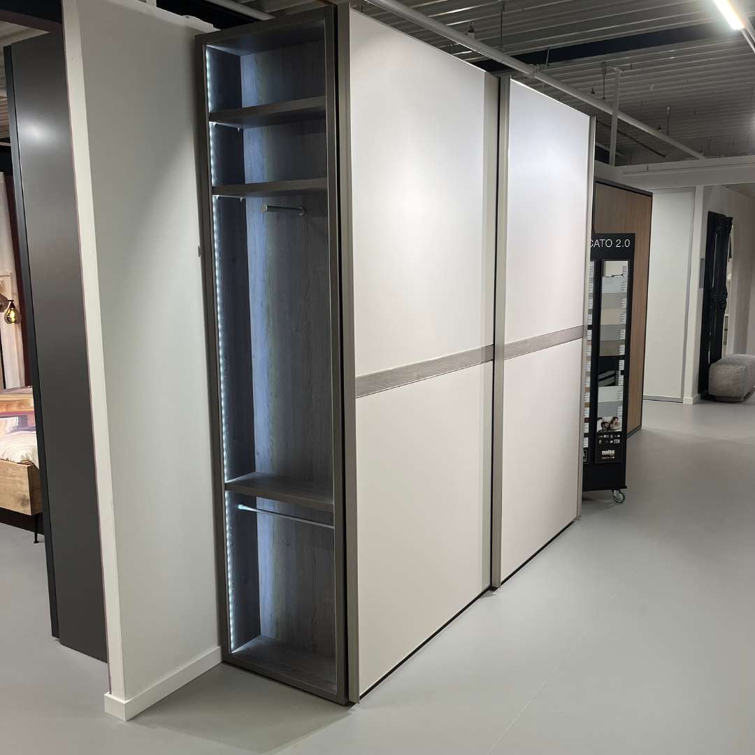 Showmodel Nolte Marcato schuifdeurkast 240 cm hoog