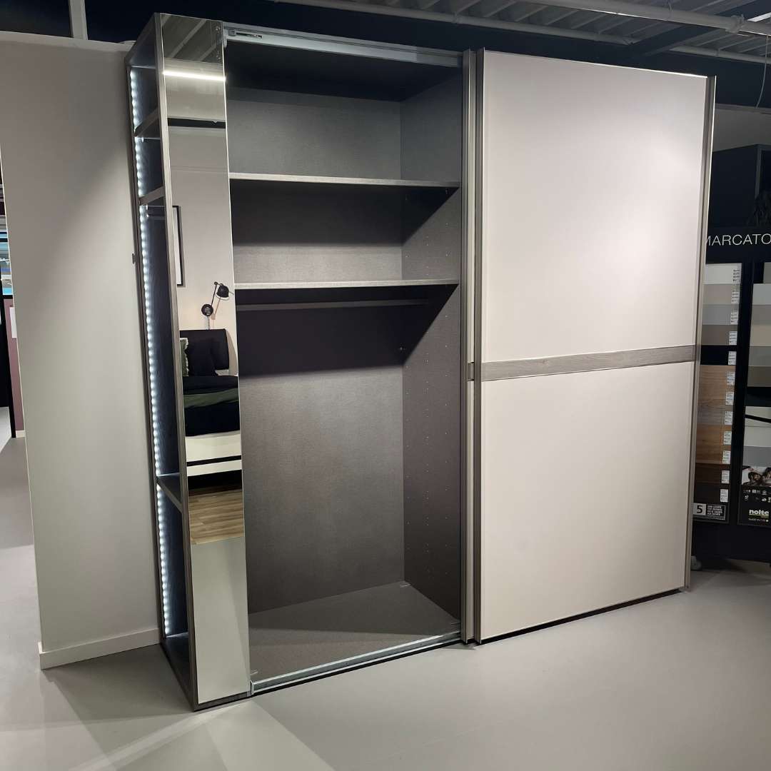 Showmodel Nolte Marcato schuifdeurkast 240 cm hoog