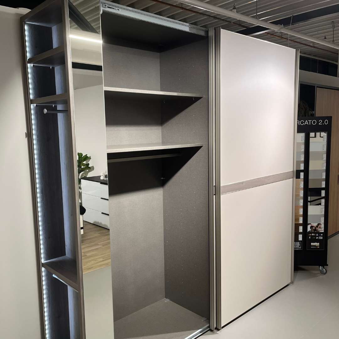 Showmodel Nolte Marcato schuifdeurkast 240 cm hoog