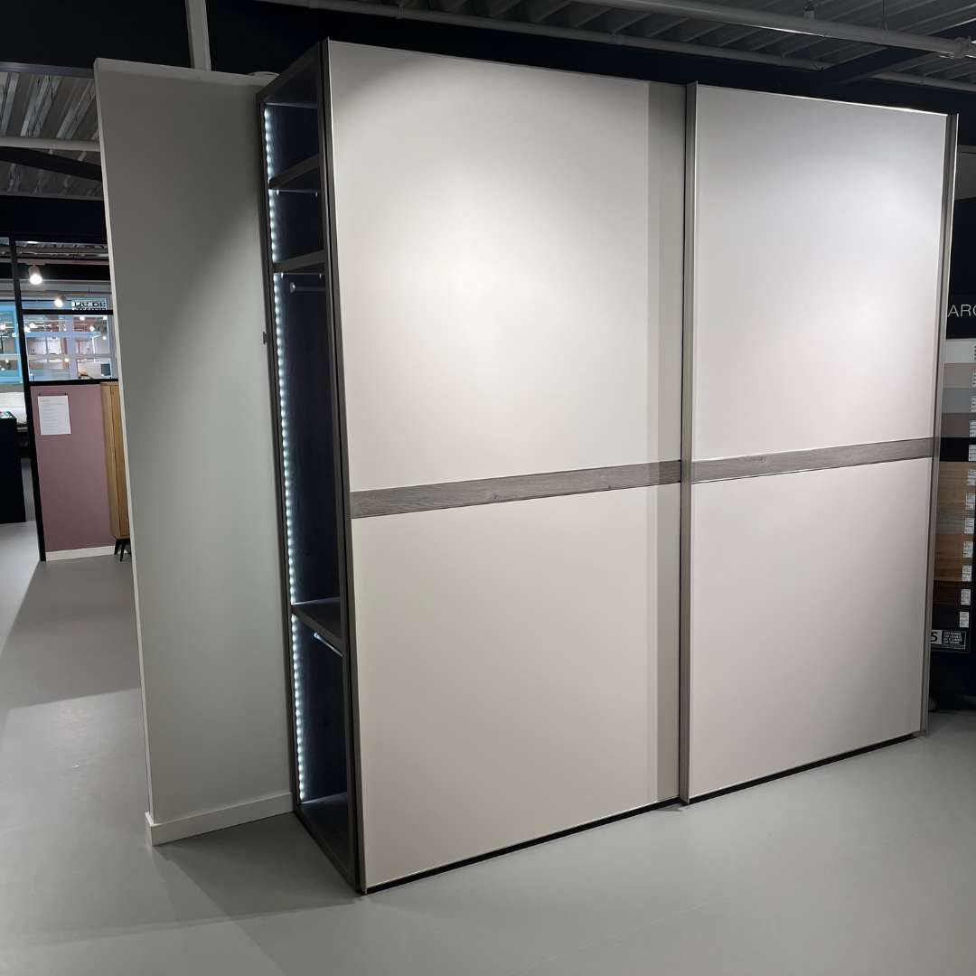 Showmodel Nolte Marcato schuifdeurkast 240 cm hoog