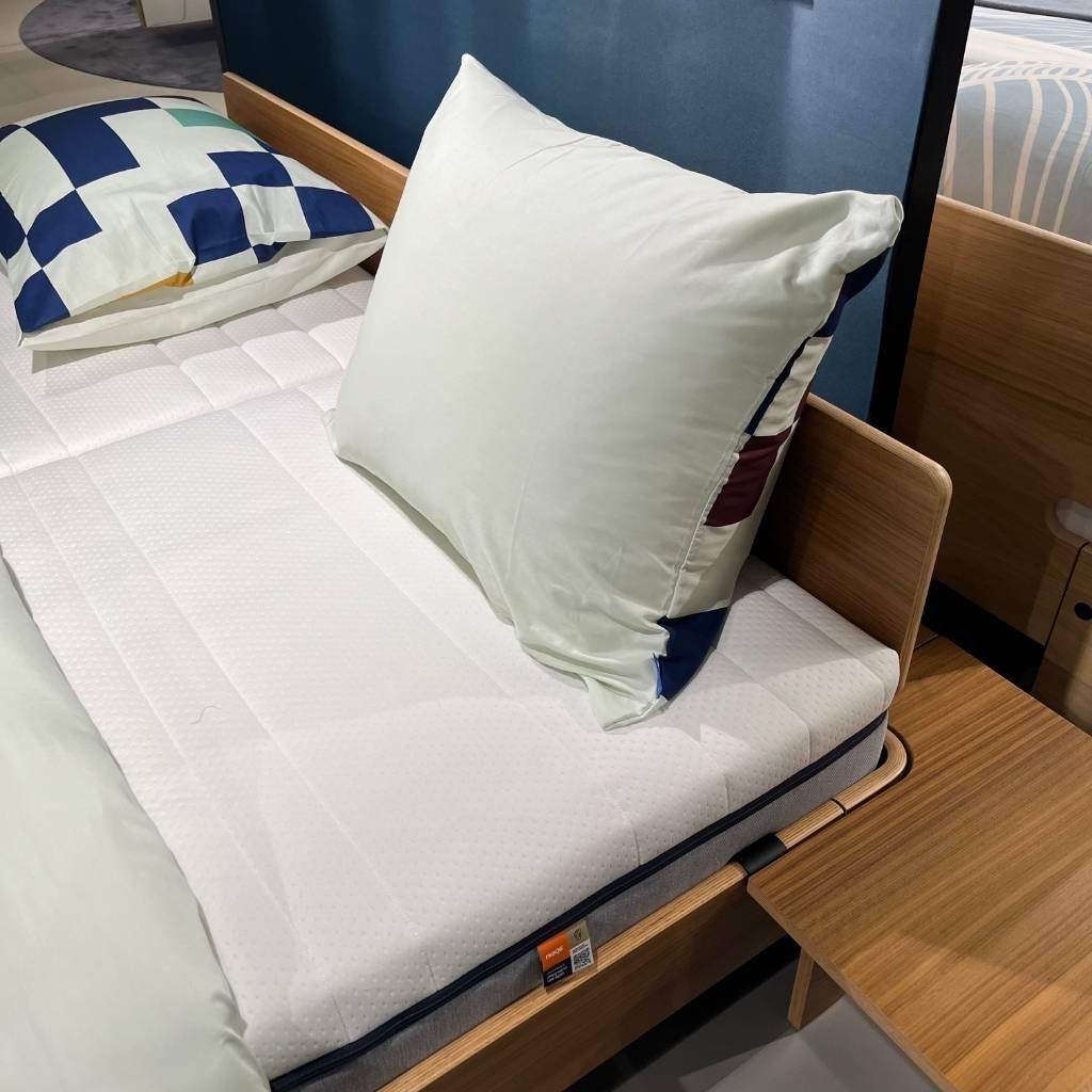 Showmodel Auping Auronde 1500 met achterelement - 180 x 200 cm