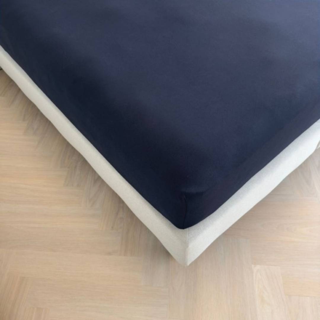 Kayori Saiko hoeslaken Navy