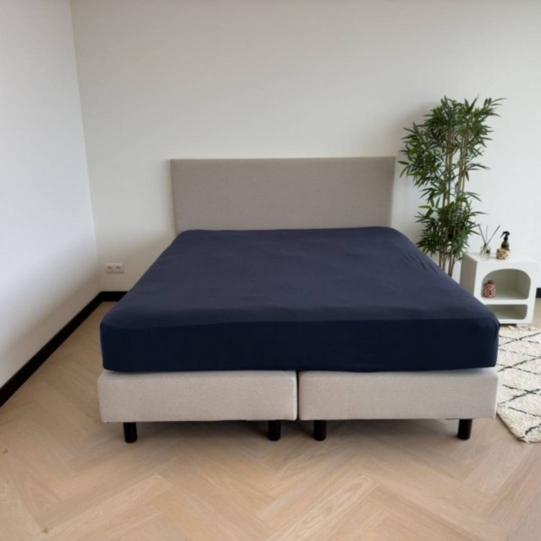 Kayori Saiko hoeslaken Navy