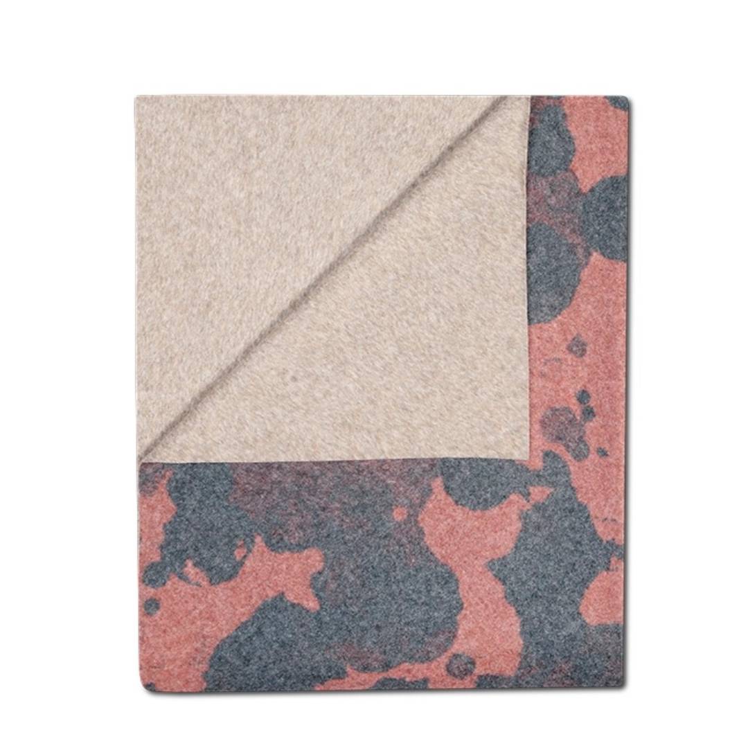 Kayori Adame sprei Terra