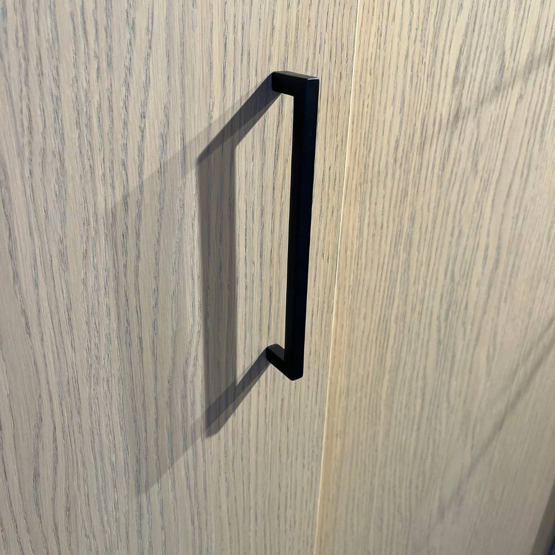 Showmodel Henk van den Broek linnenkast Iris